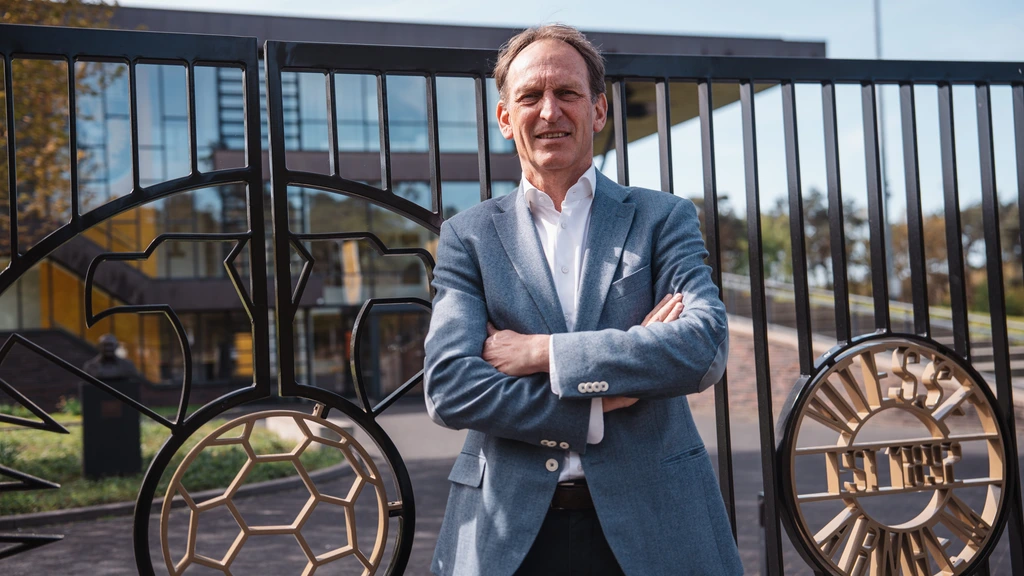 De Wit keert terug als directeur bij Vitesse en moet club door zomer loodsen
