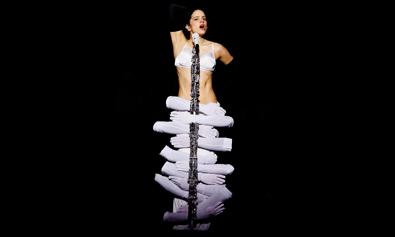 Spaanse superster Rosalía zingt in zinderende Ziggo Dome recht je ziel in