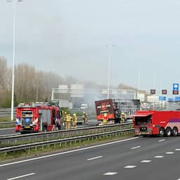A16 bij Rotterdam tot vanavond dicht vanwege herstel weg na vrachtwagenbrand