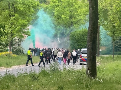 Demonstratie tegen asielopvang in Apeldoorn escaleert: politie komt in actie