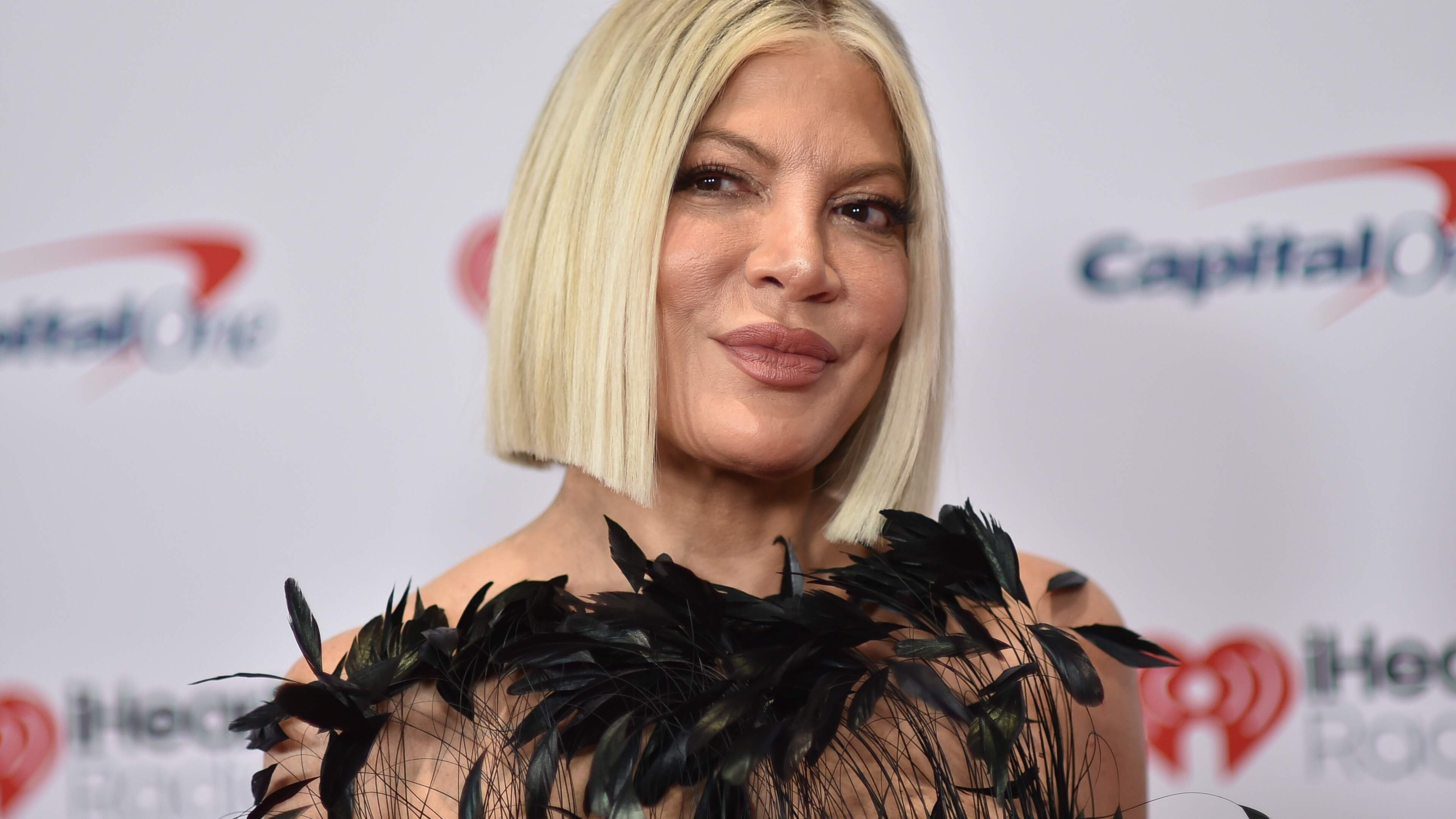 Tori Spelling en kinderen naar ziekenhuis na auto-ongeluk