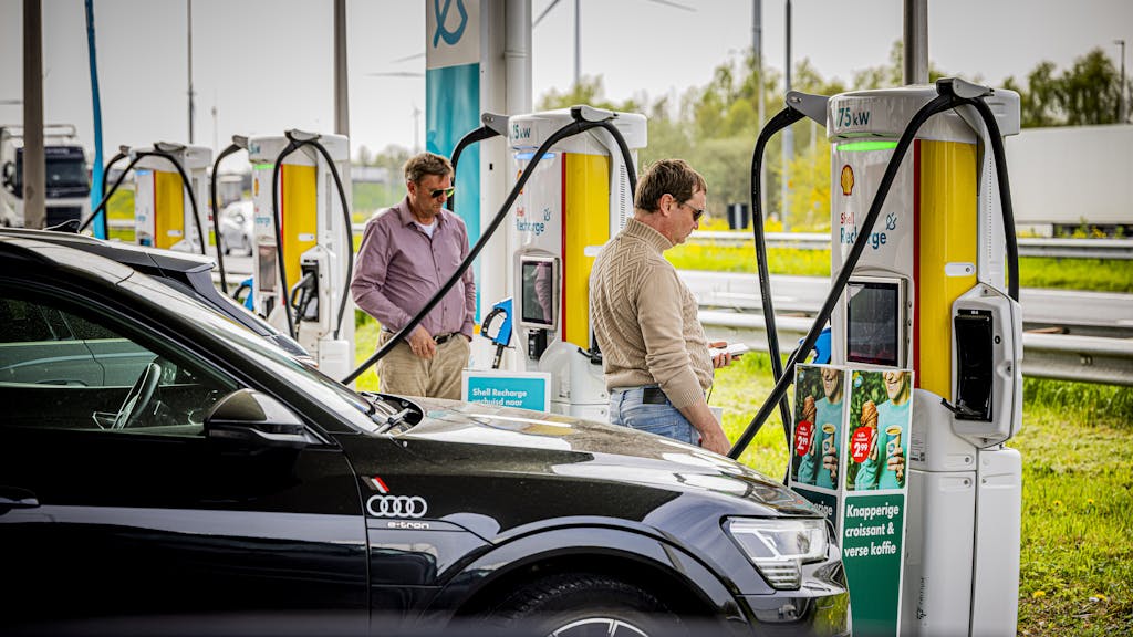 Tweedehands elektrische auto fors duurder: prijzen tot 15 procent hoger