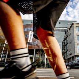 Grootste bankovername in jaren voltooid nu NIBC Bank van ABN AMRO is