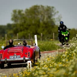 Nederlanders pakken vaker auto ondanks hoge brandstofprijs