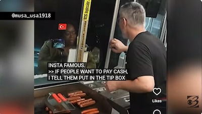 Hotdogverkoper Musa wordt bestolen, maar dan komt de moeder van de dief langs: ‘Hij is zo niet opgevoed’