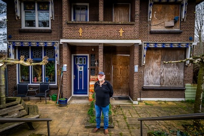 Dick (78) raakte zijn buren kwijt in spookstraat: ‘Als ook mijn buurvrouw vertrekt, kan ik dagen dood op bed liggen’