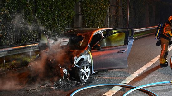 Auto brand uit op de A2 bij Vianen