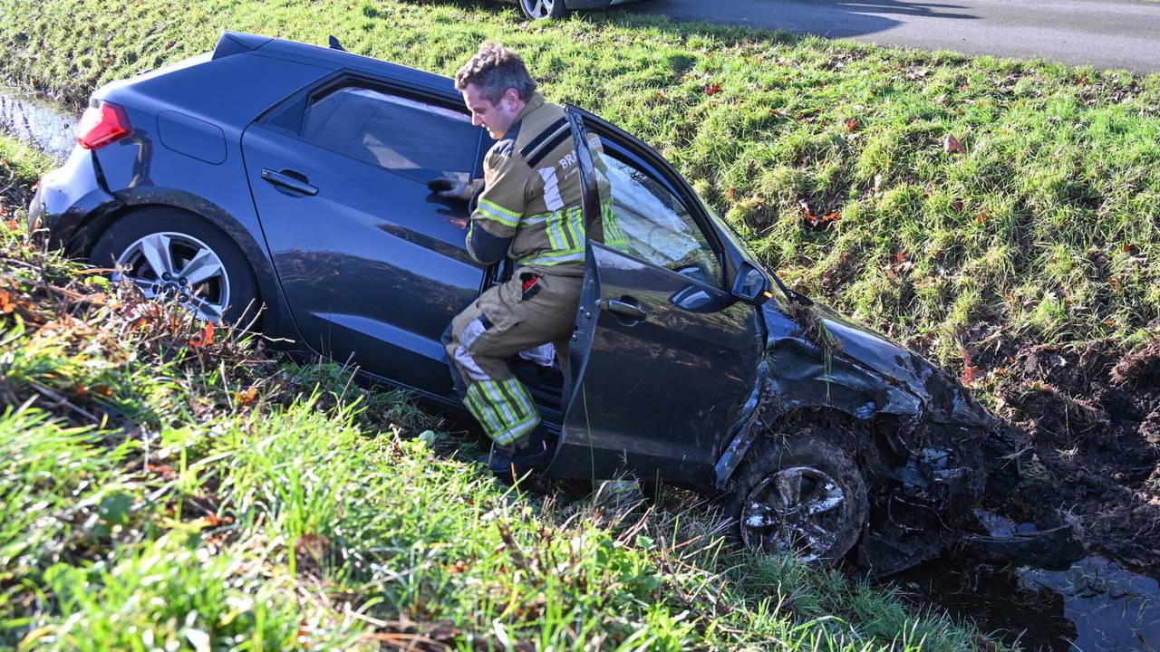 Rijstrook A16 dicht na ernstig ongeluk, file richting België