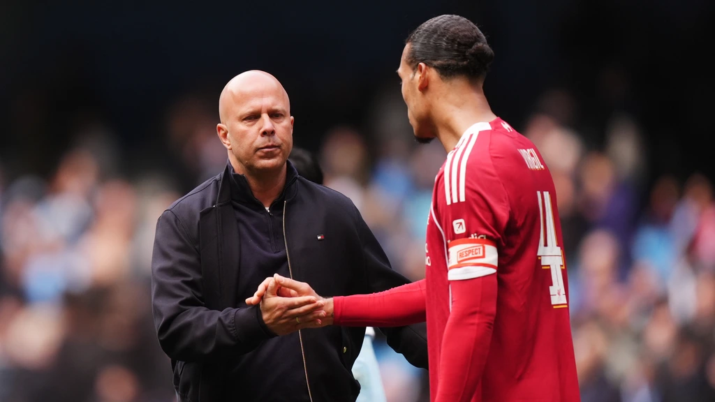 Van Dijk verrast door ontslag Slot: 'Niet dat ze mij vragen hoe of wat'