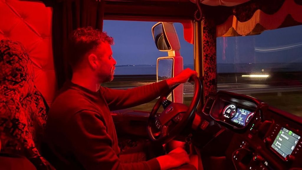 Truckers voeren actie op Afsluitdijk en A4 vanwege hoge brandstofprijzen