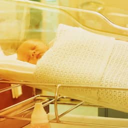 NU+ | Renée moest op haar 19e haar baby afstaan: 'Ik mocht hem één keer zien'