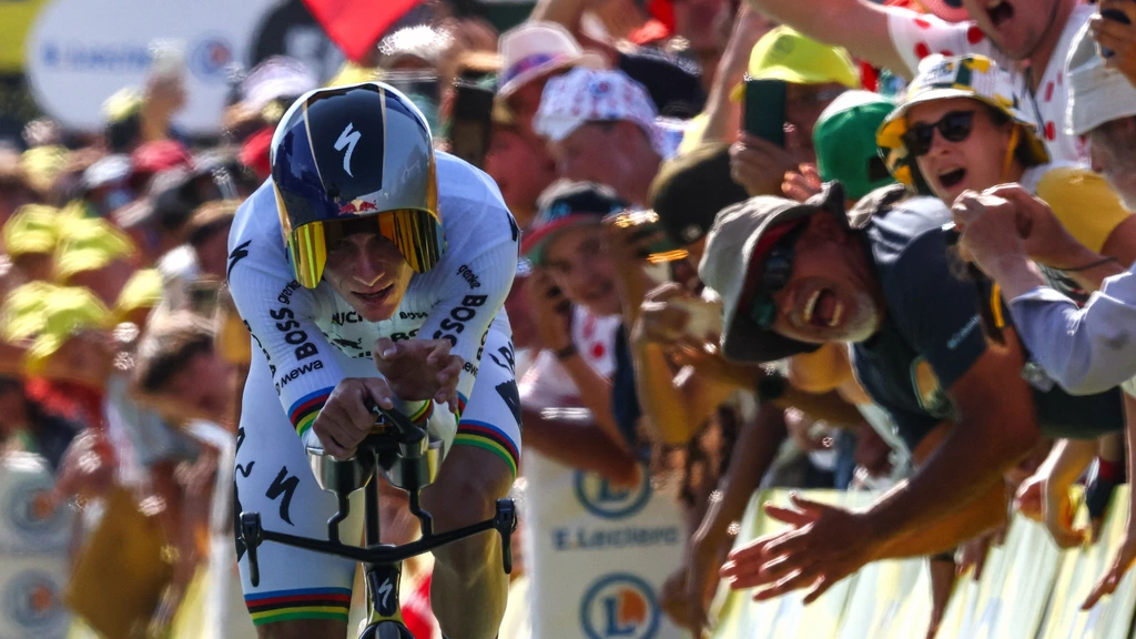 Ongenaakbare Evenepoel wint tijdrit, podiumkandidaat Lipowitz verlaat Tour