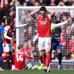 Koploper Arsenal begaat dure misstap in titelstrijd en geeft City weer hoop