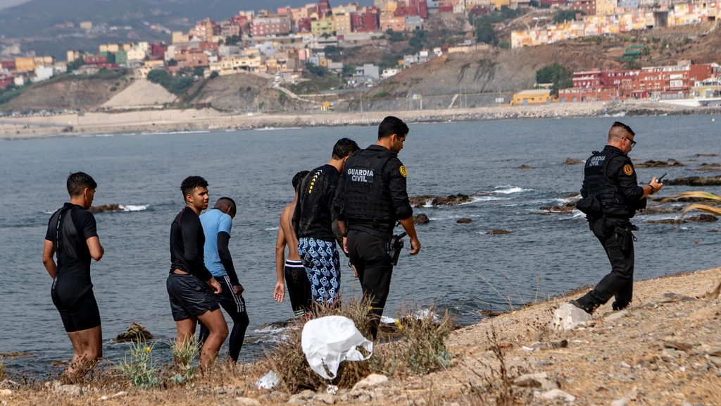 Recordaantal migranten zwemt van Marokko naar Spaanse exclave: 'Uitzonderlijke situatie'