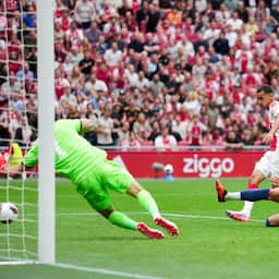 Winnend Ajax leent sokken uit aan Burnley, Feyenoord zegeviert in marathonduel