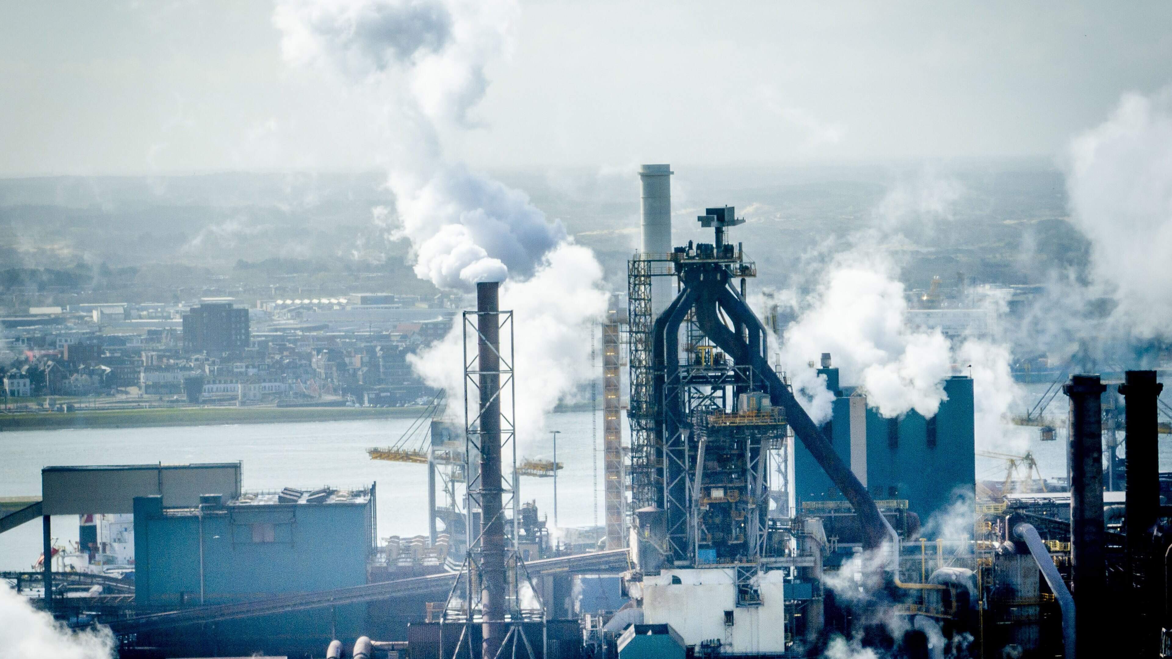 Gesloten fabriek Tata Steel mag weer open, maar moederbedrijf in India heeft grote zorgen: ’Vraag is of we rendabel staal kunnen produceren met die strenge eisen’