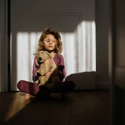 Zeer ernstige en langdurige kindermishandeling in Groningen: meisje (6) moest braaksel eten