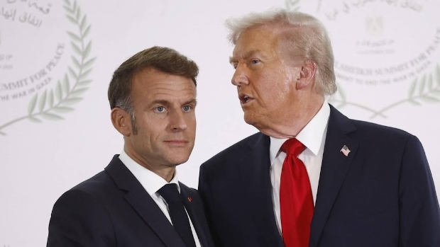Trump dreigt met heffing champagne als Macron vredesraad afwijst