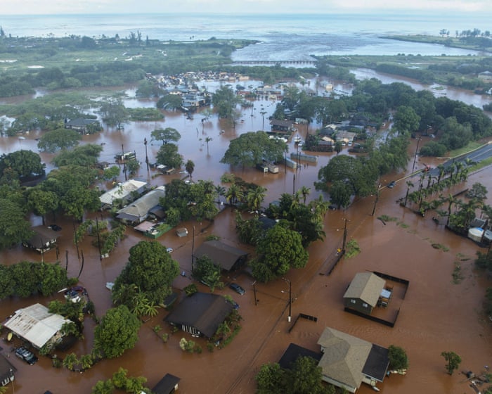 Thousands ordered to evacuate as Hawaii hit by severe flash floods