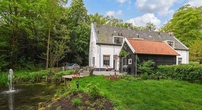 Buren worden van koning Willem-Alexander? Er staat een woning te koop op zijn landgoed