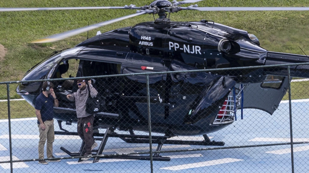 Neymar komt aan in helikopter, maar traint niet mee met Brazilië door kuitblessure