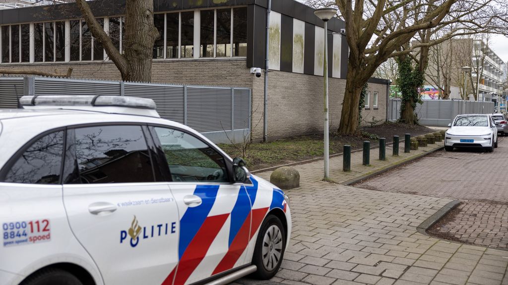 Politie deelt camerabeelden van verdachten aanslag joodse school in Amsterdam