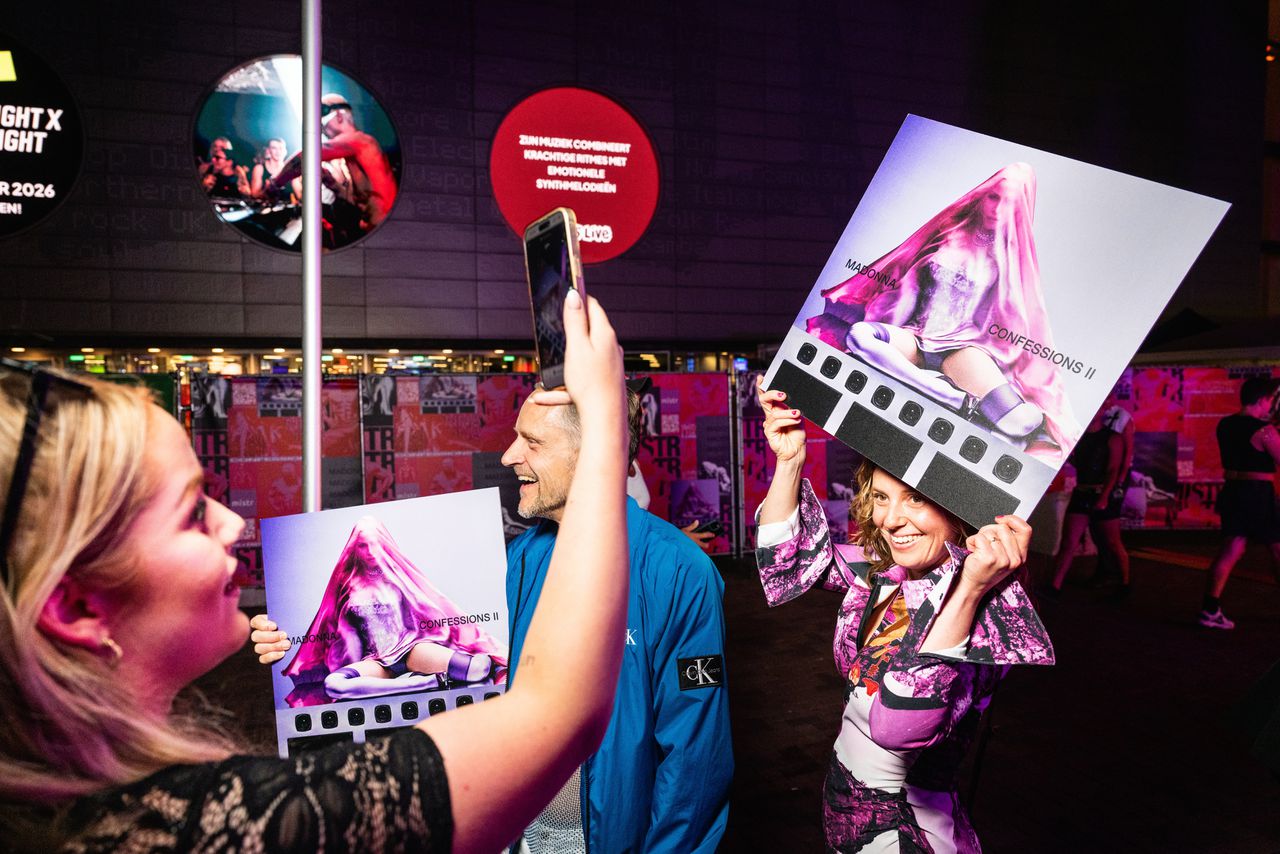 ‘Is this gay heaven?’ vraagt Madonna vanaf het podium tijdens World Pride in Amsterdam