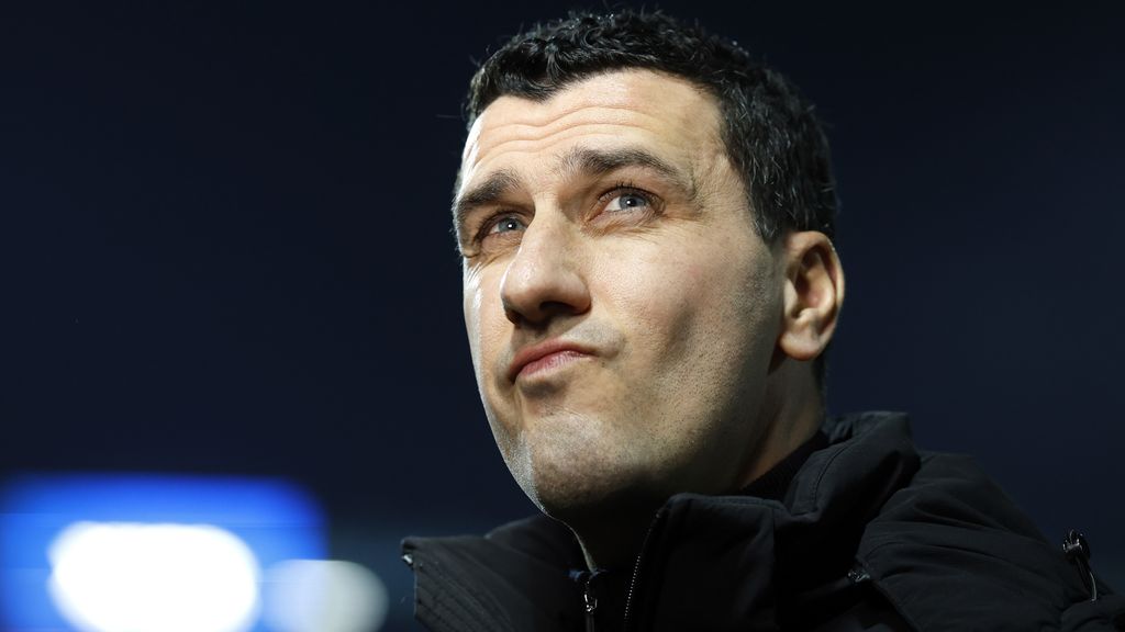 AZ neemt afscheid van trainer Martens vier dagen na historische zege tegen Ajax