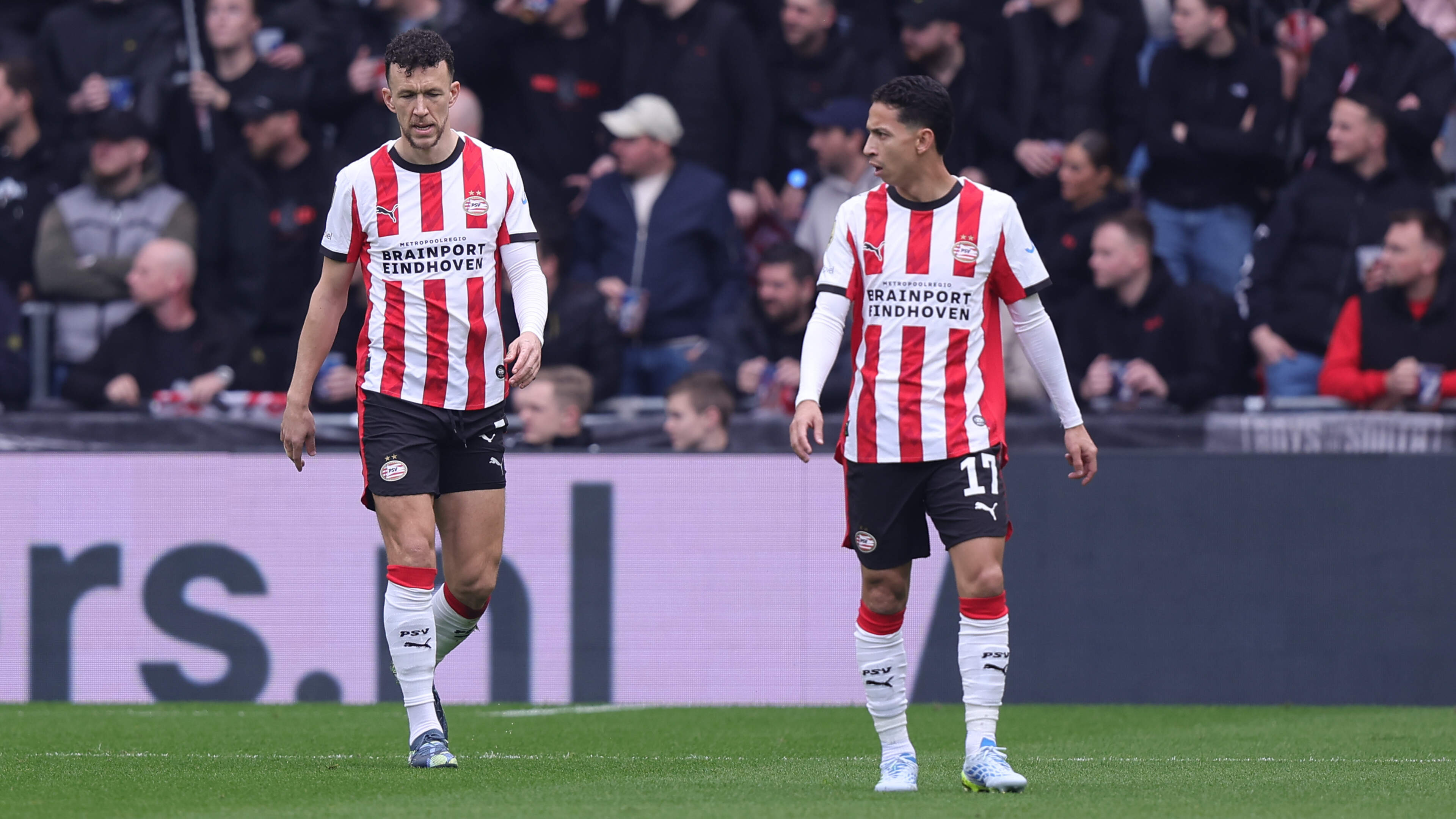 LIVE Eredivisie: kan dramatisch gestart PSV na rust de grote schade herstellen tegen FC Utrecht?