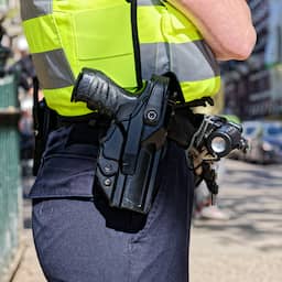 Politie lost schoten bij arrestatie in Apeldoorn, verdachte gewond naar ziekenhuis