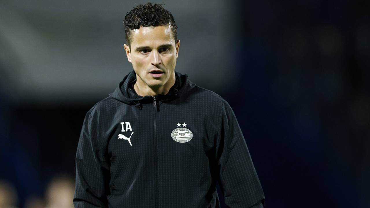 Afellay stopt als assistent bij PSV: 'Had meer mijn stempel willen drukken'