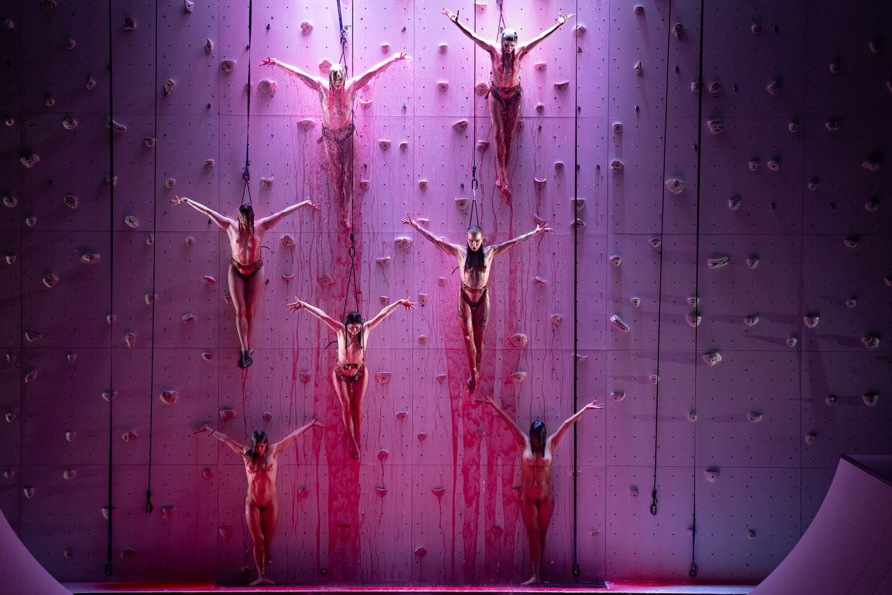 Seks, bloed en nonnen: hoe Florentina Holzinger een van de meest spraakmakende kunstenaars van Europa werd