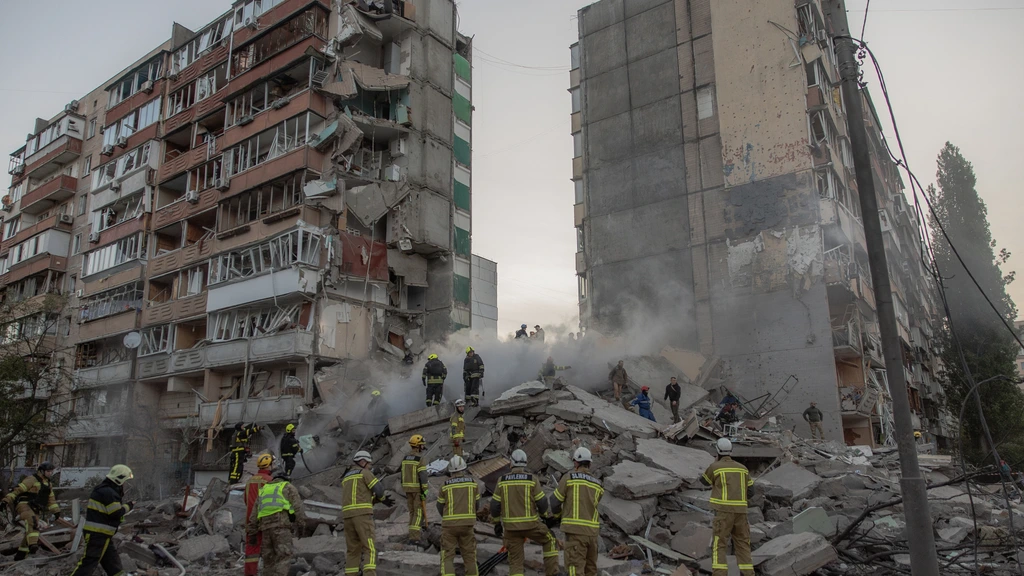 Doden en grote schade Kyiv na hevige droneaanvallen, appartementencomplex ingestort