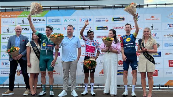 Mollema uitgebreid geëerd bij laatste deelname Profronde Surhuisterveen, Carapaz wint