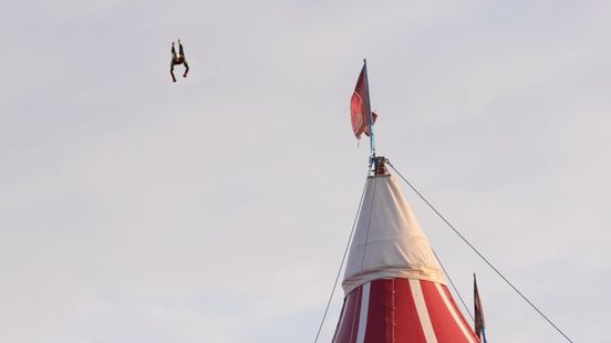Stuntman na harde landing bij megastunt op Zwarte Cross naar ziekenhuis