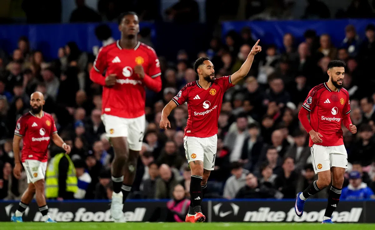 Man Utd deelt Chelsea enorme tik uit en kan Champions League ruiken