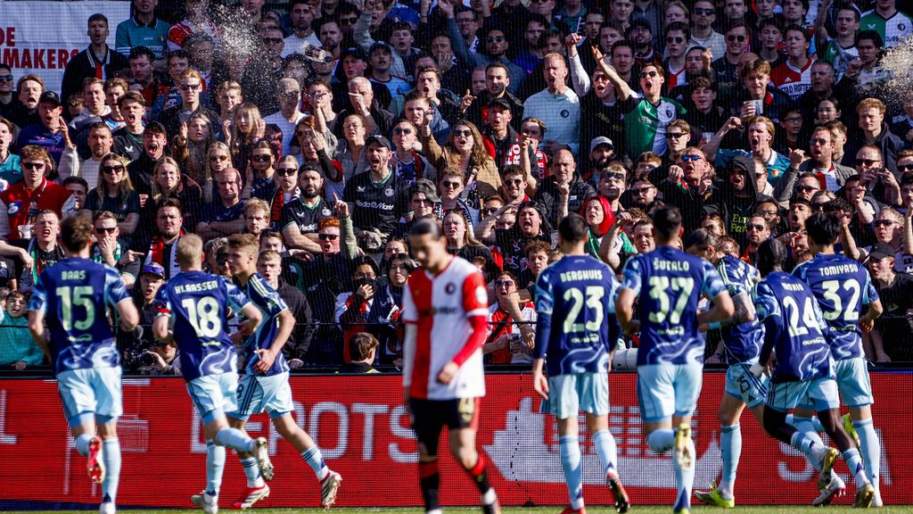 Klassieker was saai schaakspel, alleen de Feyenoord-fans kunnen Van Persie bekoren