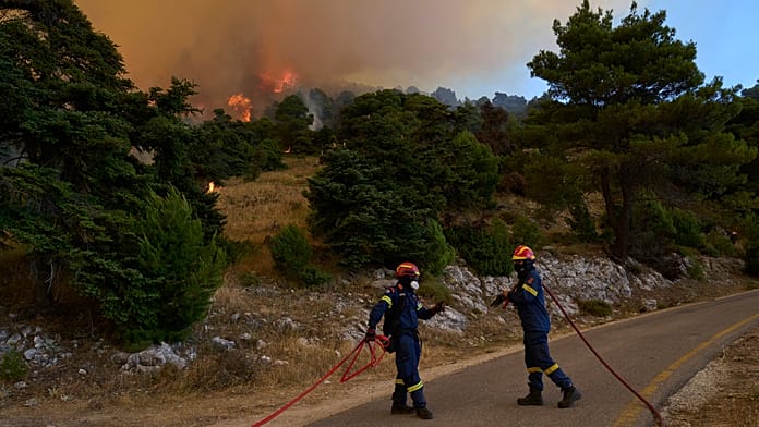 Greece: Firefighters battle major wildfire as strong winds fuel flames