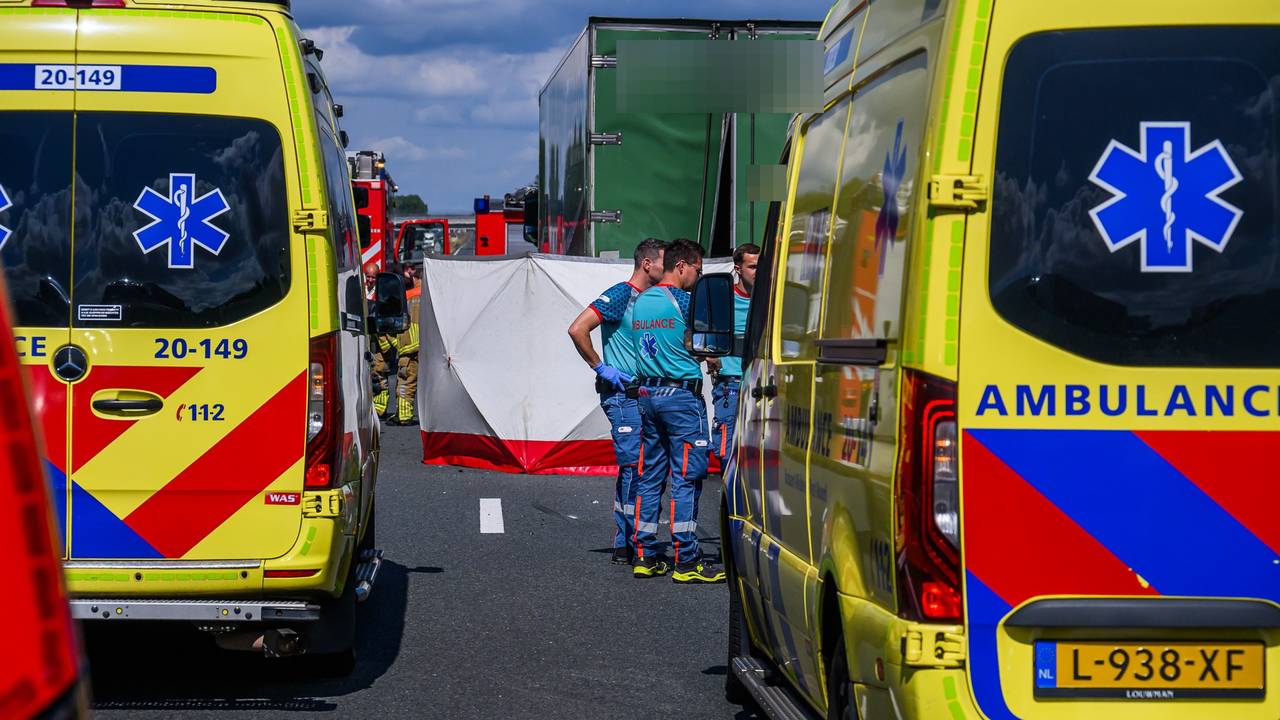 A17 bij Moerdijk urenlang dicht na ongeluk
