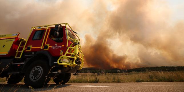 Hundreds evacuated as wildfire spreads in southern France