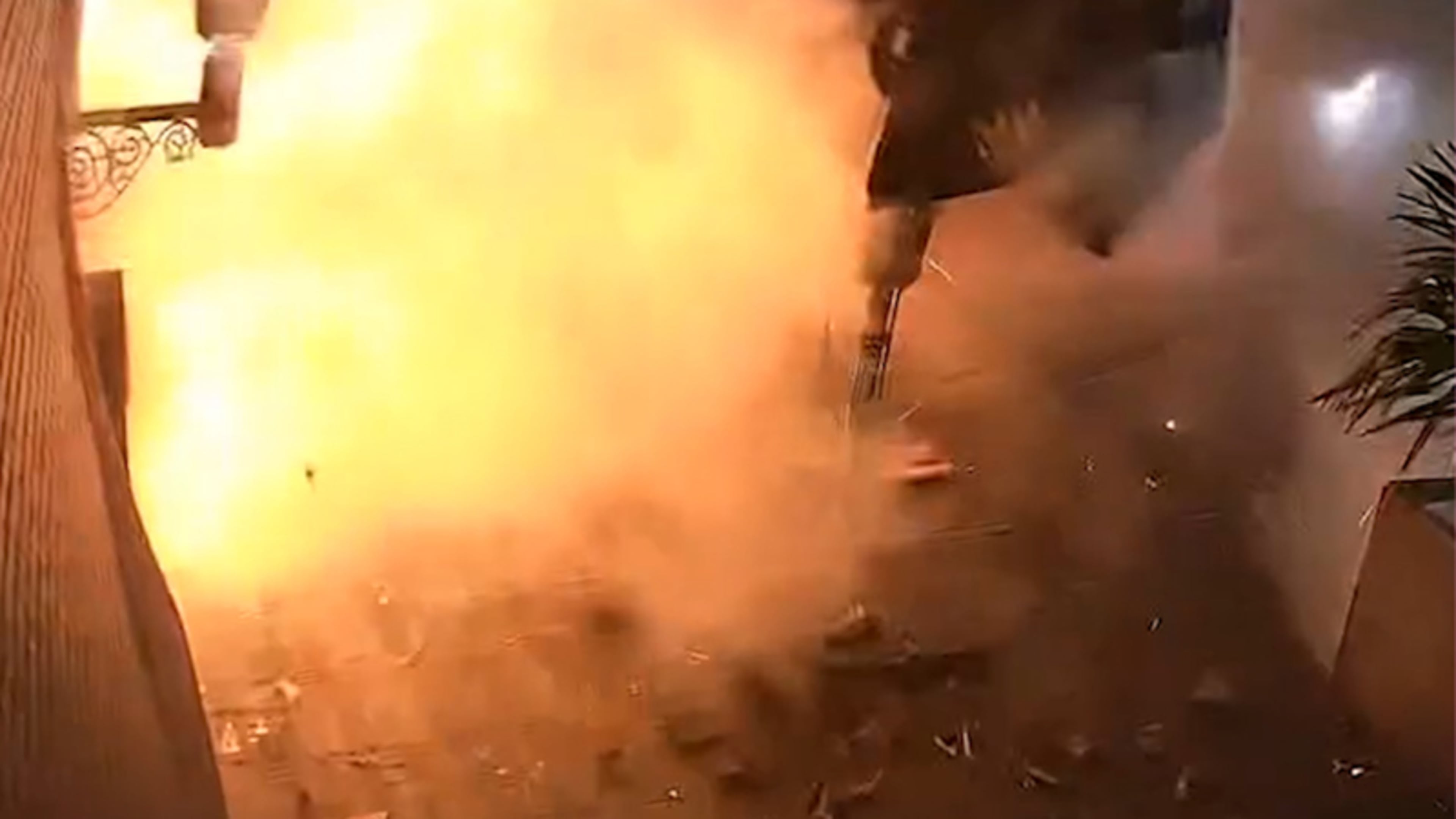 Heftige explosie bij coffeeshop in Doetinchem gefilmd: politie zoekt hulp