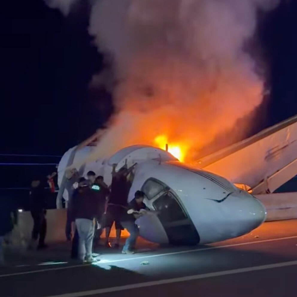 Private Jet Crashes on Highway in Laredo, Texas, Killing 1