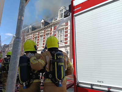 Historisch pand in centrum van Roermond getroffen door grote brand: rook neemt af