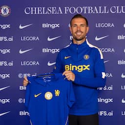 Oud-Ajacied Henderson maakt op zijn 36e opvallende transfer naar Chelsea