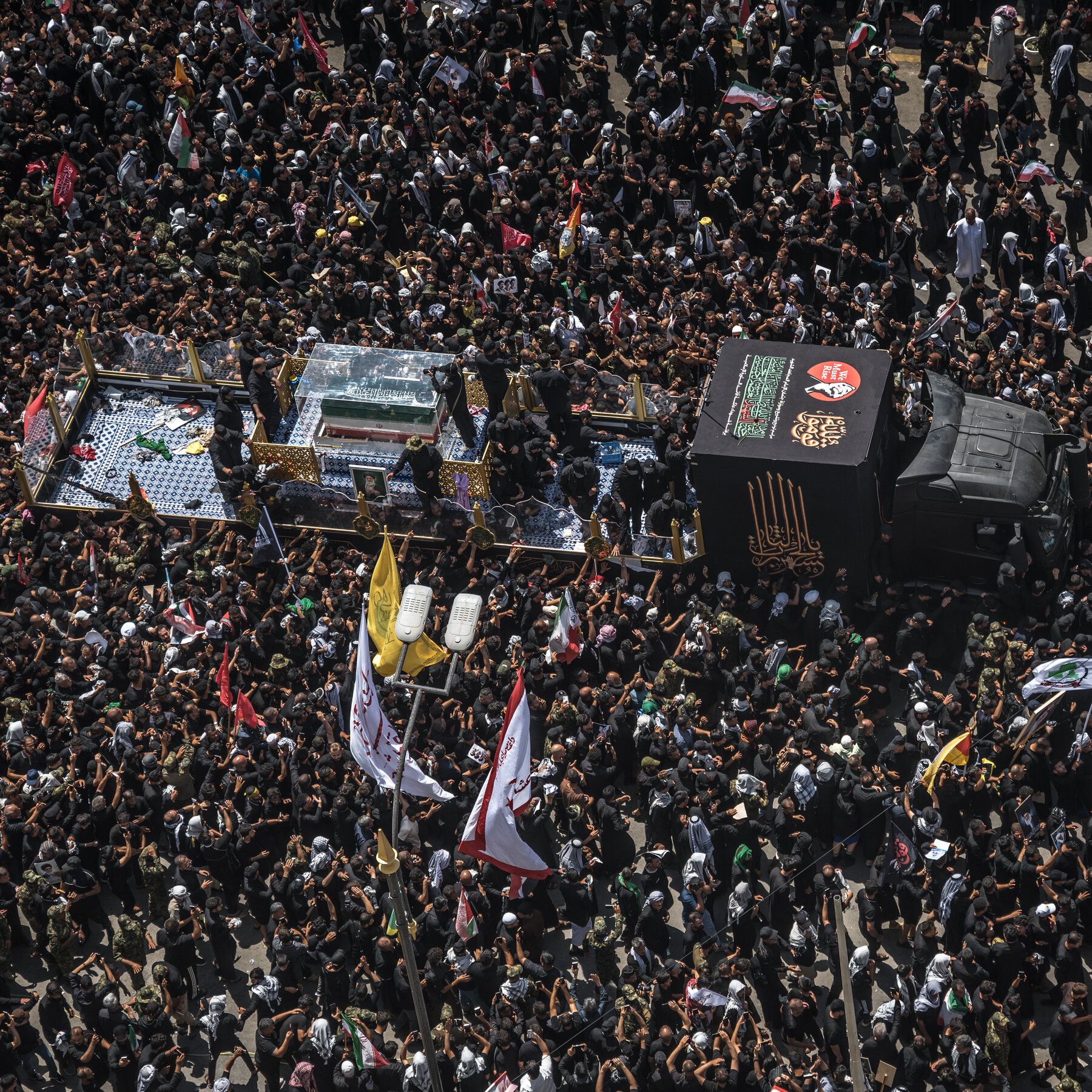 Iraqis Turn Out in Droves to Mourn Khamenei and Show Solidarity