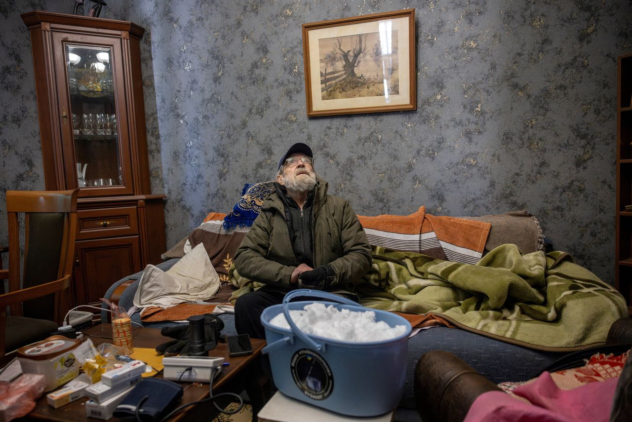 Oekraïners zitten in de koudste wintermaand zonder stroom en verwarming na zware Russische aanvallen