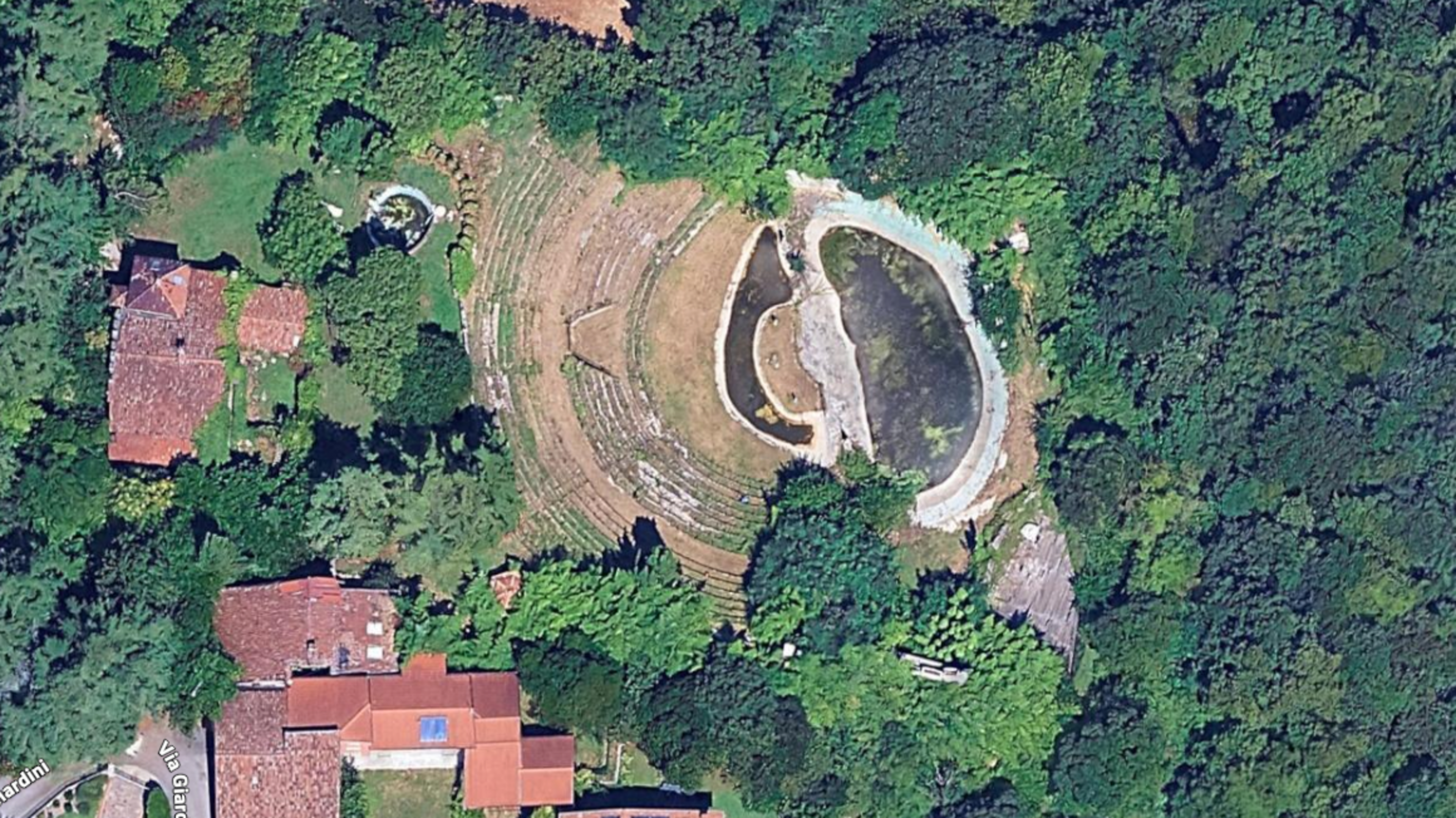 Jarenlang hield hij duizenden bezoekers voor de gek: Italiaanse bouwer van nep-amfitheater moet de cel in