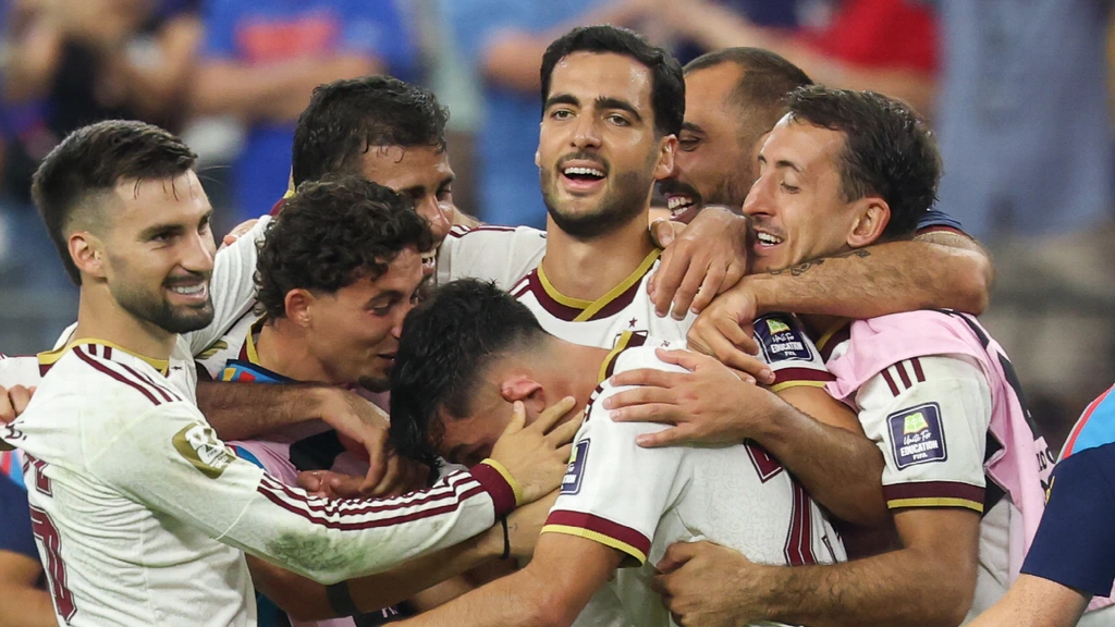 De la Fuente vindt Spanje 'beste team ter wereld', Deschamps stelt scheids ter discussie