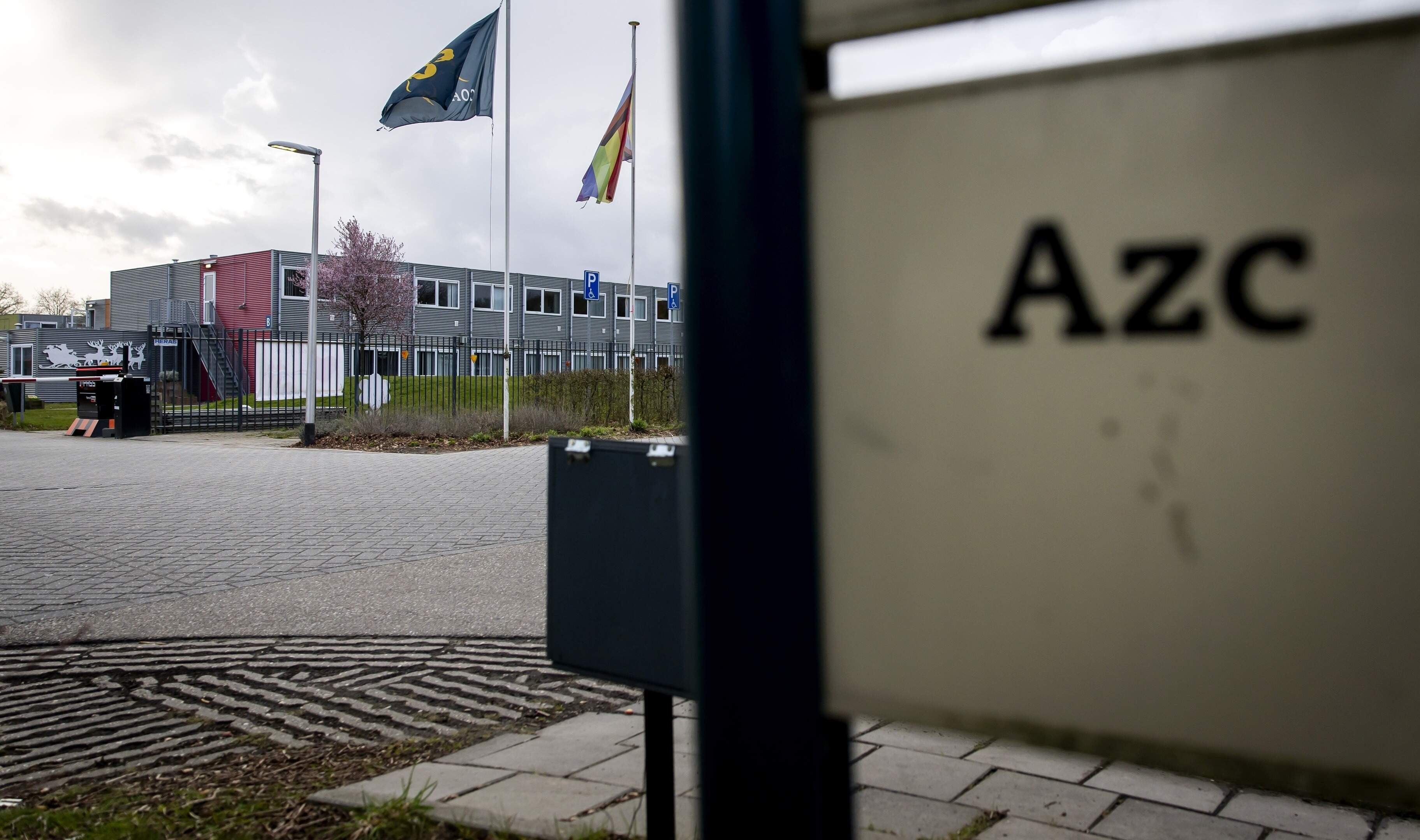 Als gemeenten weigeren opvang te regelen, is azc-dwang het uiterste middel: ’We willen geen mensen op straat zetten’