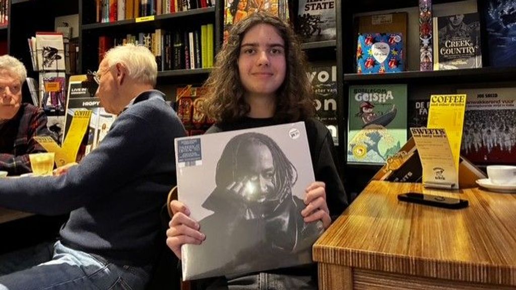 Luistersessie in platenzaak is terug: 'Een album vroeg luisteren is leuk'